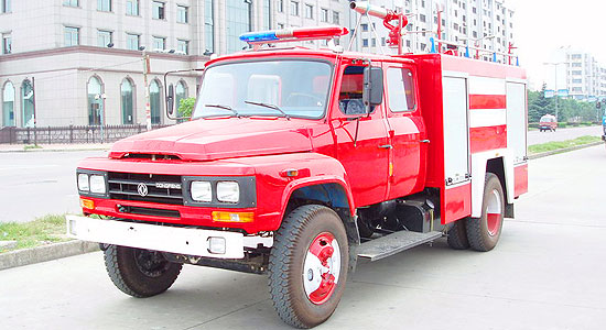  東風140水罐消防車 