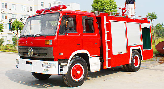 東風145泡沫消防車 